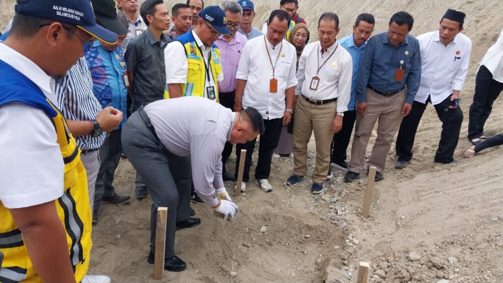 Rektor Lakukan Peletakan Batu Pertama Pembangunan Embung Pendidikan Untad
