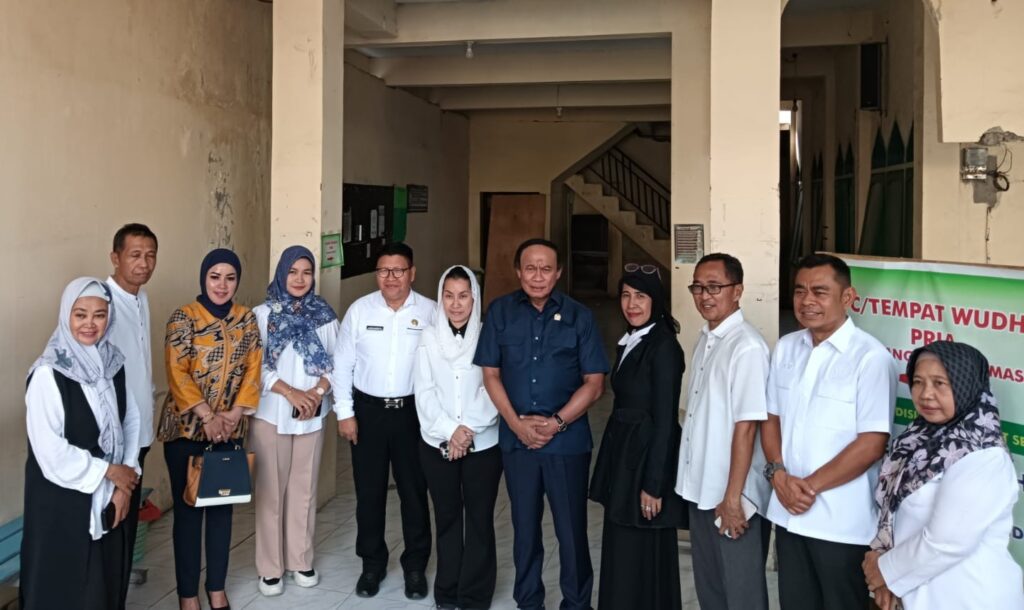 Peduli Kenyaman Beribadah di Masjid SMK 2 Palu, Kepsek Dapatkan Bantuan dari Muhidin