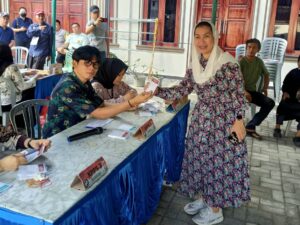 Imelda Liliana Salurkan Hak Pilih di TPS 10