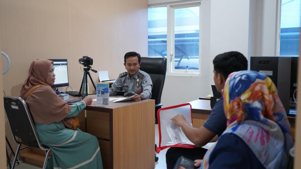 Jelang Pemberlakuan Tarif Baru, Warga Antusias Buat Paspor di Kanim Palu