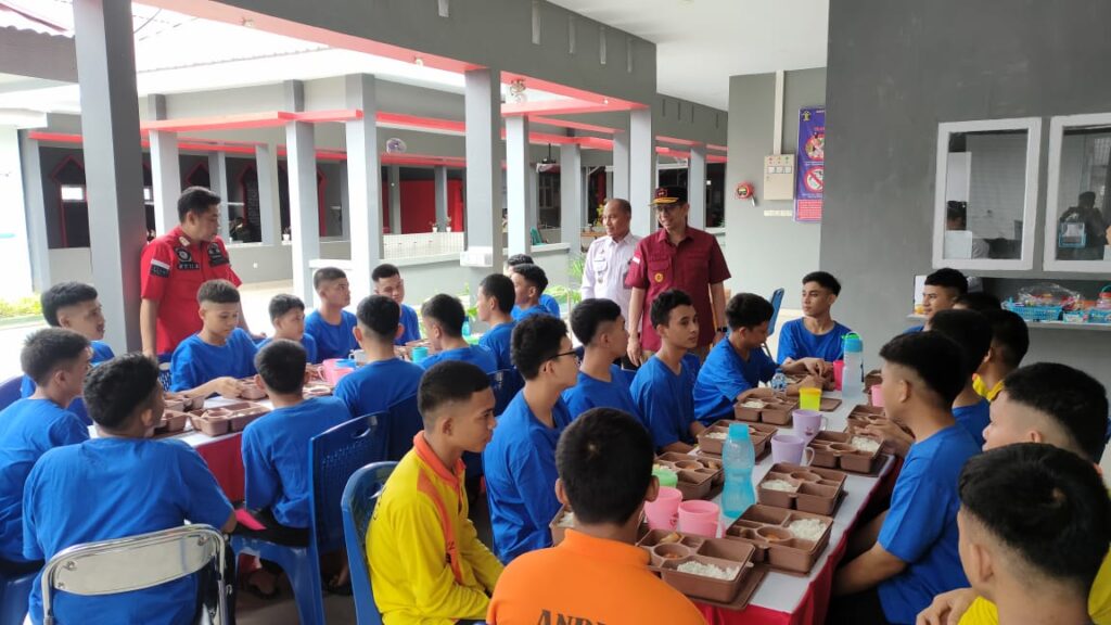 Natal di LPKA Palu, Kakanwil Kemenkumham Sulteng Berbagi Kasih