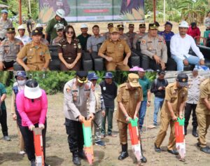 Dukung Ketahanan Pangan Nasional, Bupati Pasangkayu Hadiri Penanaman Jagung Serentak