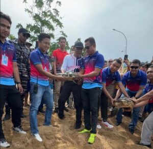Peduli Lingkungan, Pertamina Patra Sulawesi Lepasliarkan Penyu dan Maleo