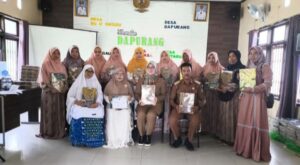 Wabup Serahkan Al-Qur’an ke Pengurus Masjid dan Musholla di Dapurang