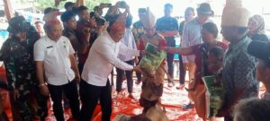 Pj Gubernur Sulbar Ingin Suku Bunggu Setara dengan Masyarakat Pasangkayu