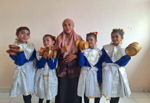 Kepala SD Inpres 2 Langaleso Berkarya Wujudkan Kreativitas Melalui Budaya Lokal