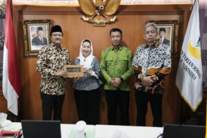 Bahas Kesiapan Pelaksanaan Sekolah Rakyat, Imelda Rapat dengan Mensos