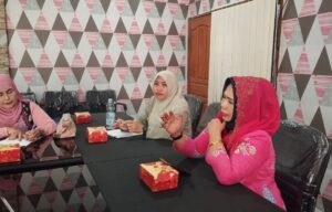 Kepala Bidang Advokasi, Sosialisasi dan Edukasi (ASE) Komisi Informasi (KI) Provinsi Sulawesi Tengah Terima Dewan Adat Palu dan Donggala