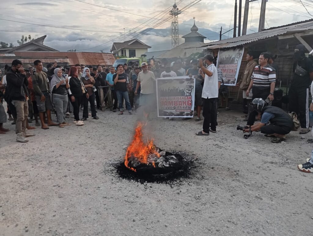 Membara, Ratusan Warga Poboya Desak Tutup PT CPM dan Ambil Alih Tambang