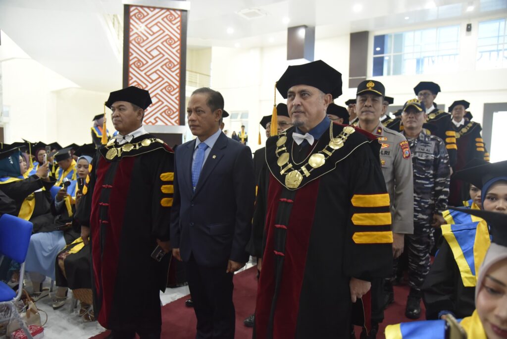 Soroti Bencana di Sumatera, Menteri LH Ajak Wisudawan Untad Peduli Lingkungan