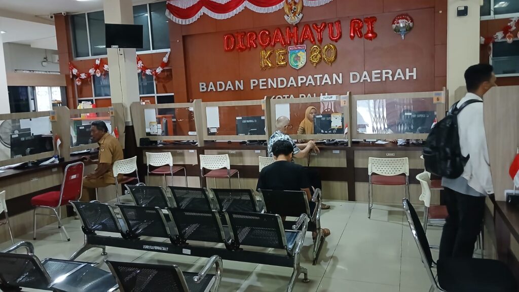 Akhir Tahun 2025, Bapenda Kota Palu Buka Pelayanan hingga Malam