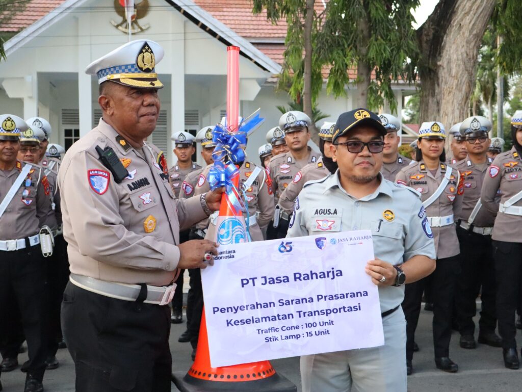 Jasa Raharja Sulteng Salurkan Bantuan Alat Keselamatan Transportasi Dukung PAM Nataru