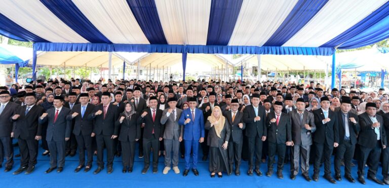 Gubernur Anwar Hafid Lantik 389 Pejabat, Tekankan Data Akurat hingga Merit System