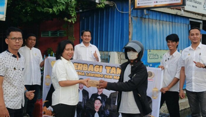Wujud Kepedulian, Lawindo Sulteng dan Kantor Hukum Marogena Berbagi Takjil