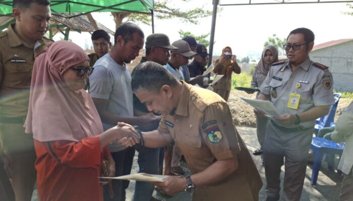 Senyum Warga Balaroa: Terima Sertipikat Huntap, Kini Punya Bukti Sah Kepemilikan