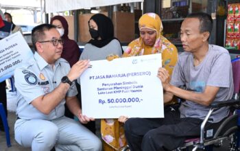 Dirut Jasa Raharja Serahkan Santunan Korban Kebakaran KMP Putri Yasmin