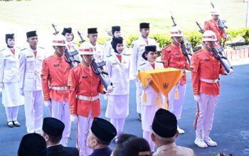 Putra-Putri Terbaik Sukses Kibarkan Merah Putih di Kantor Gubernur Sulteng