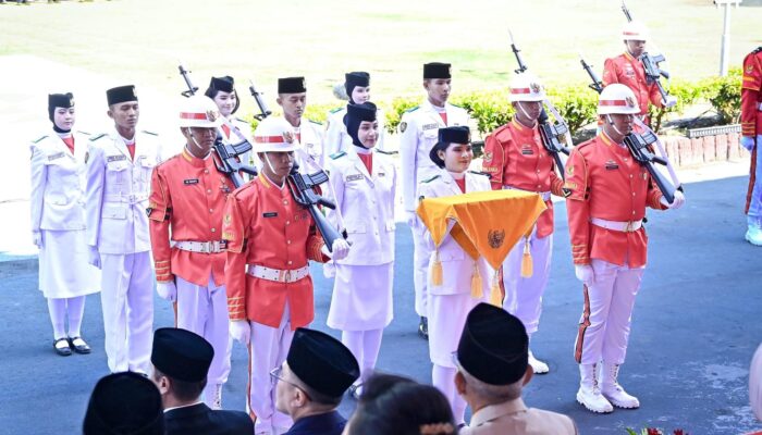 Putra-Putri Terbaik Sukses Kibarkan Merah Putih di Kantor Gubernur Sulteng