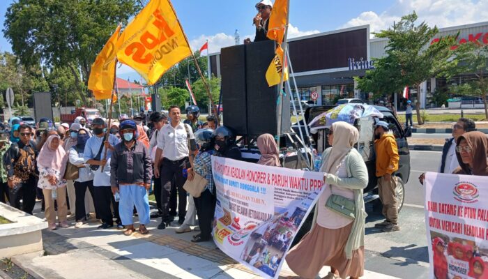 Honorer Pemkab Donggala Tuntut Keadilan